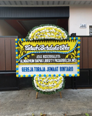 Papan Bunga Duka di Silau Laut