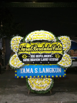 Papan Bunga Duka di Silau Laut