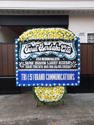 Papan Bunga Duka di Silau Laut